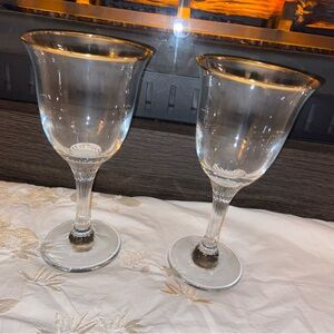 🍷 NWOT Gold Rimed Elegant Wine Glasses, Stunning Simple Design, Great Condition🍷